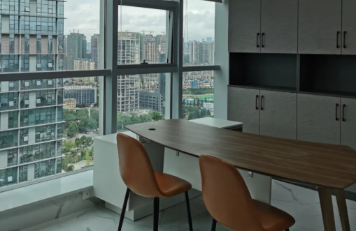 青島嶗山區(qū)供應(yīng)鏈管理公司300平辦公室裝飾設(shè)計(jì)效果圖